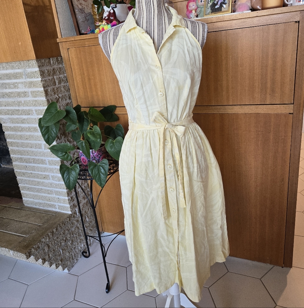 Vintage Pin-Up style Yellow Sleeveless Button-Down Dress